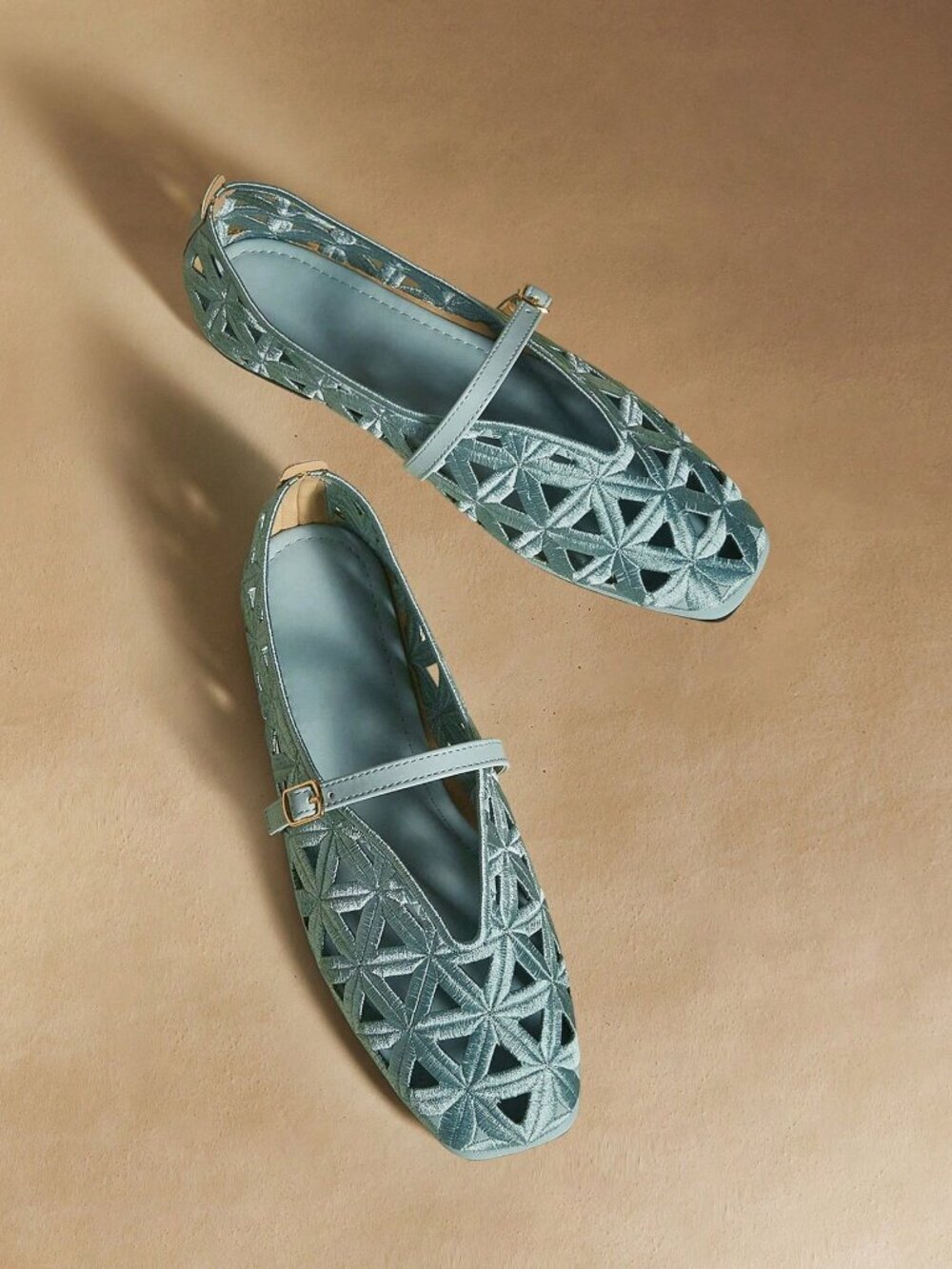 Elegant Women's Hollow-Out Flat Shoes
